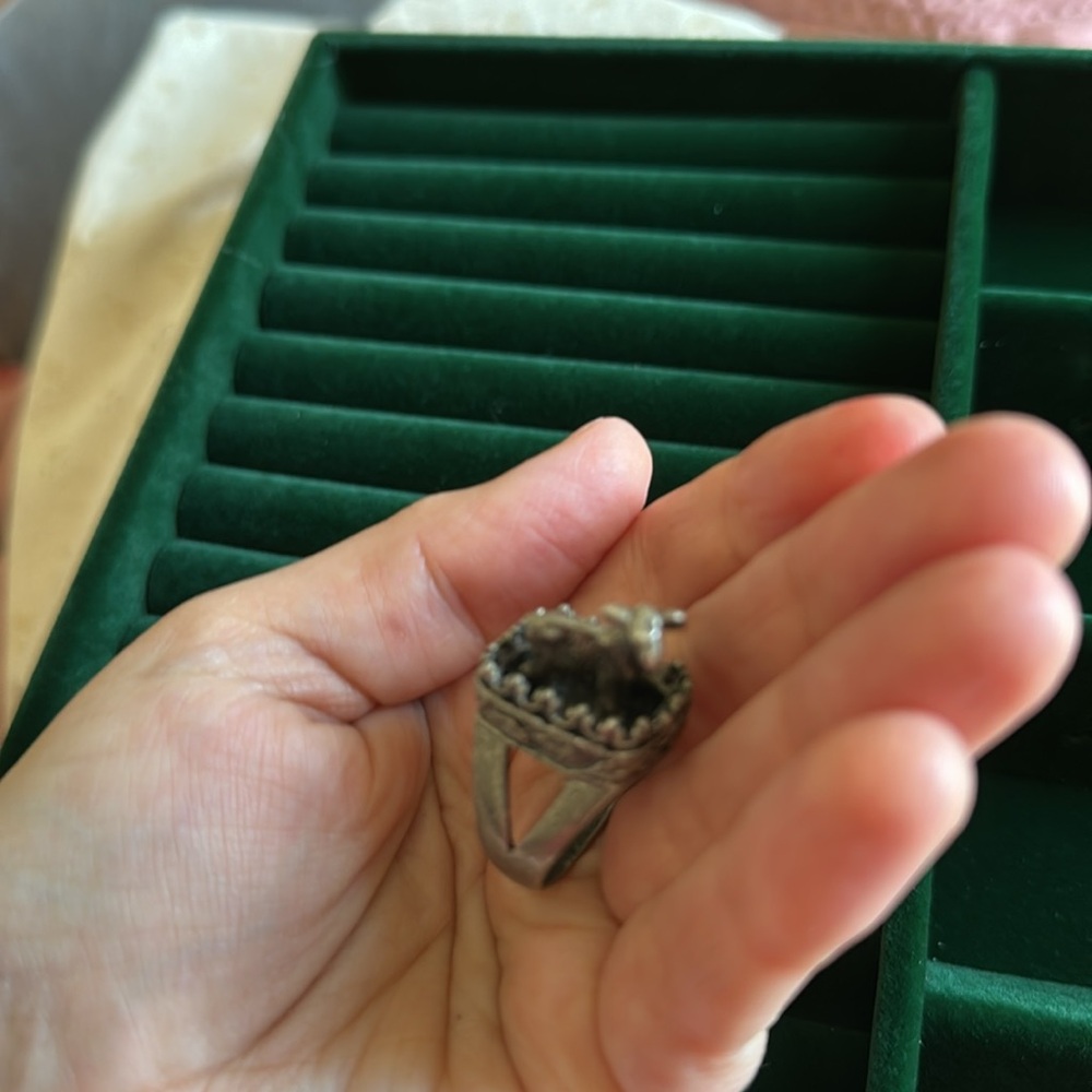 Goat in a pen ring Size 5
